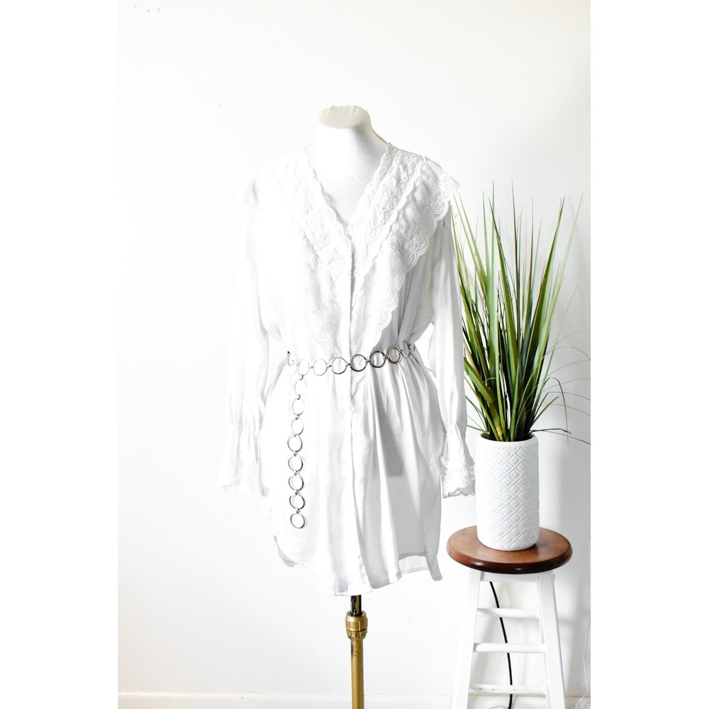Mad Momo Lace Blouse Women One Size White Vintage Style Oversized Japanese Brand